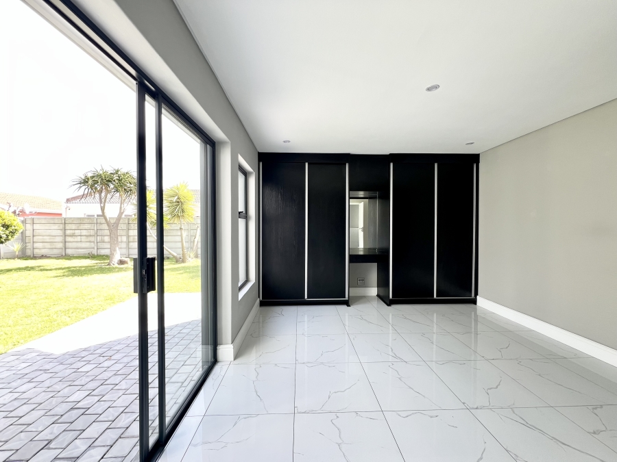 3 Bedroom Property for Sale in Parklands Western Cape